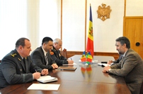 Ambasadorul român în vizită la Ministerul Apărării