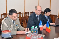 Cooperarea moldo-franceză discutată la Ministerul Apărării