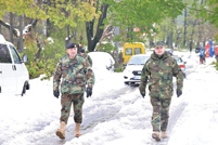 Armata Naţională continuă să intervină în zonele afectate de ninsori