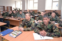 Reprezentanţi ai structurilor de forţă studiază planificarea operaţională