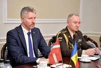 Ministrul Apărării, în dialog cu ambasadorul Letoniei la Chişinău