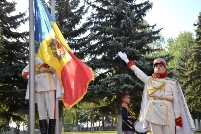 Drapelul de Stat, onorat în toate garnizoanele Armatei Naționale
