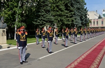 Soldiers of the Honor Guard Company, participants in the Moscow parade, decorated with medals and diplomas (video)