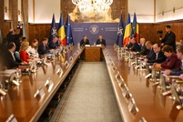 Ministrul Apărării, în vizită la București